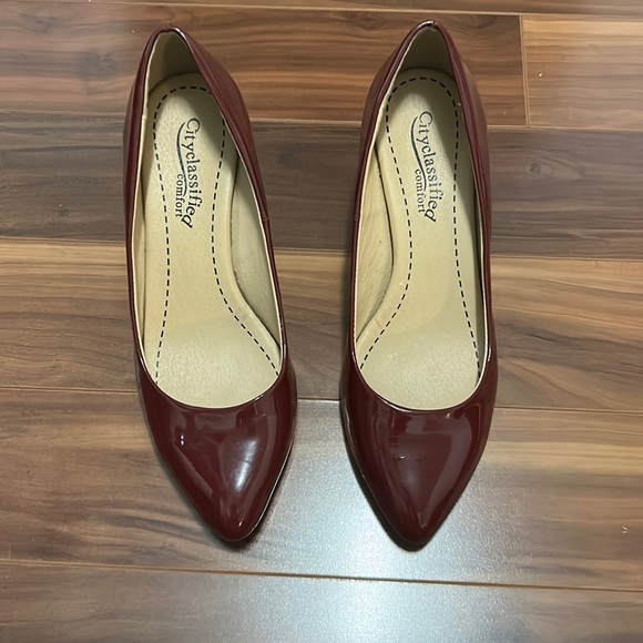 Burgundy pumps - Picture 1 of 3
